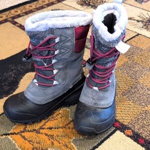 The North Face Alpine Fun Kids Winter Boots Sz 1. Brand New